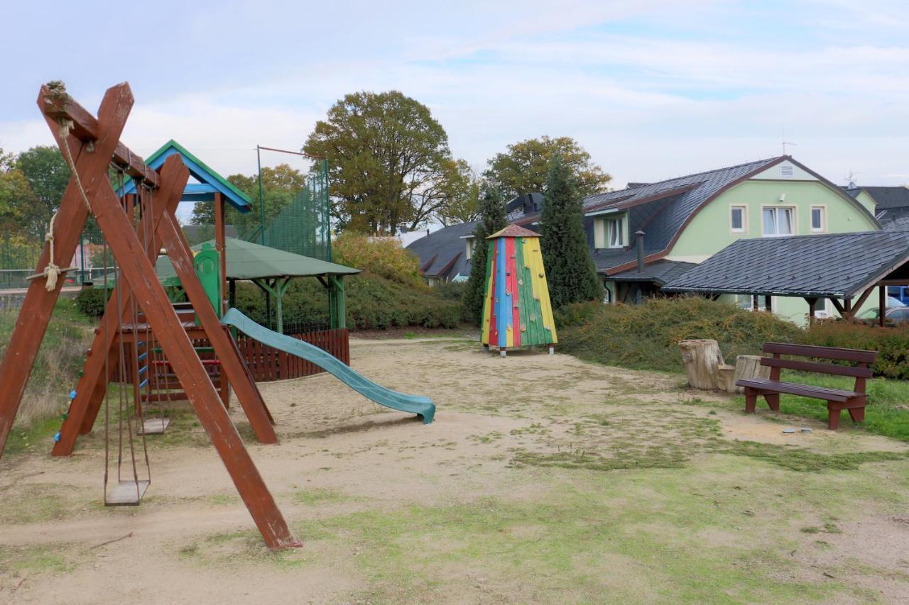 Komorni Hurka Hotel Cheb Bagian luar foto